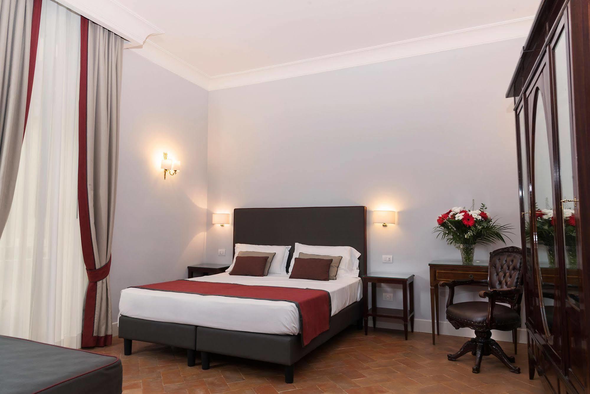 Palazzo Riario Sforza Otel Napoli Dış mekan fotoğraf